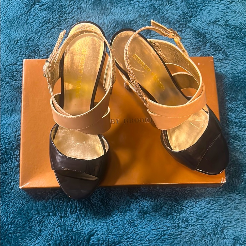 Audrey Brooke Elegant Black and Tan Women's Sandals